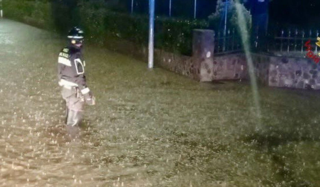 Italia nella morsa del maltempo: danni a Genova, Massa, Carrara e in Friuli