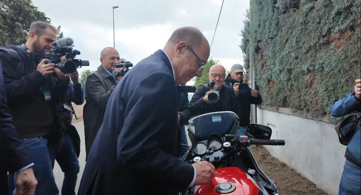 In giro per la periferia di Roma, la giornata speciale del sindaco Carlo Verdone