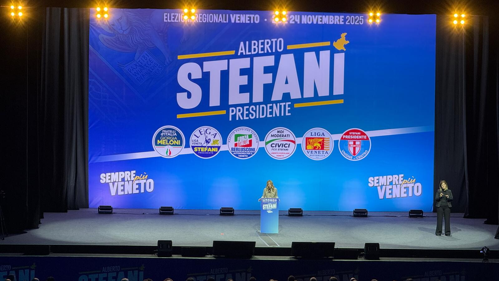 Meloni attacca la sinistra e Prodi: "Ha una cattedra nel voltare spalle a Italia"