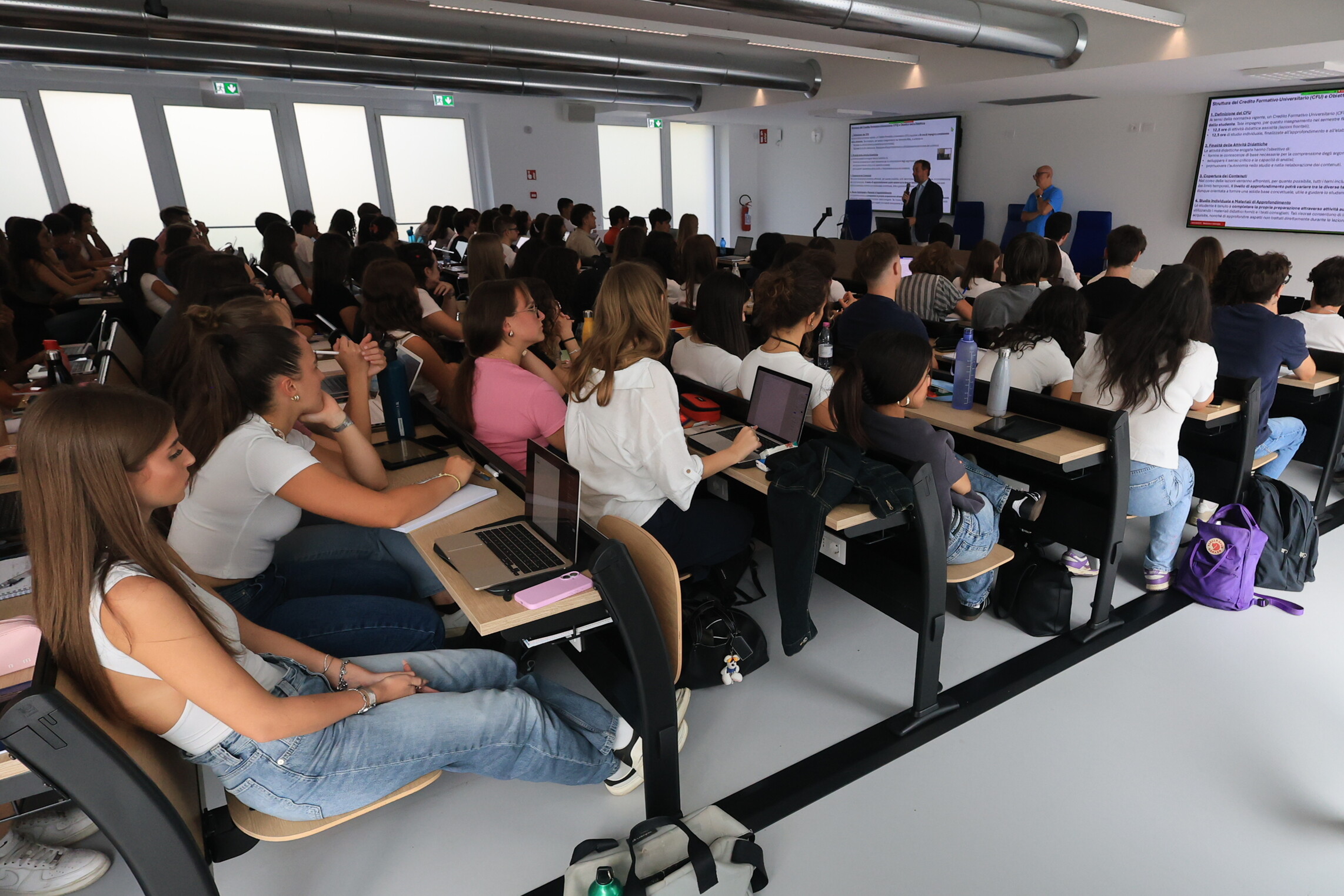 Test medicina, accuse di irregolarità al primo esame. Bernini: "Resta valido. Troveremo i furbetti"