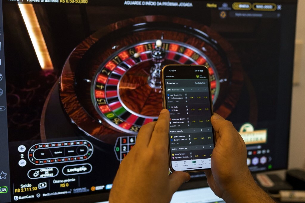 Giocava le quote condominiali online, amministratore arrestato