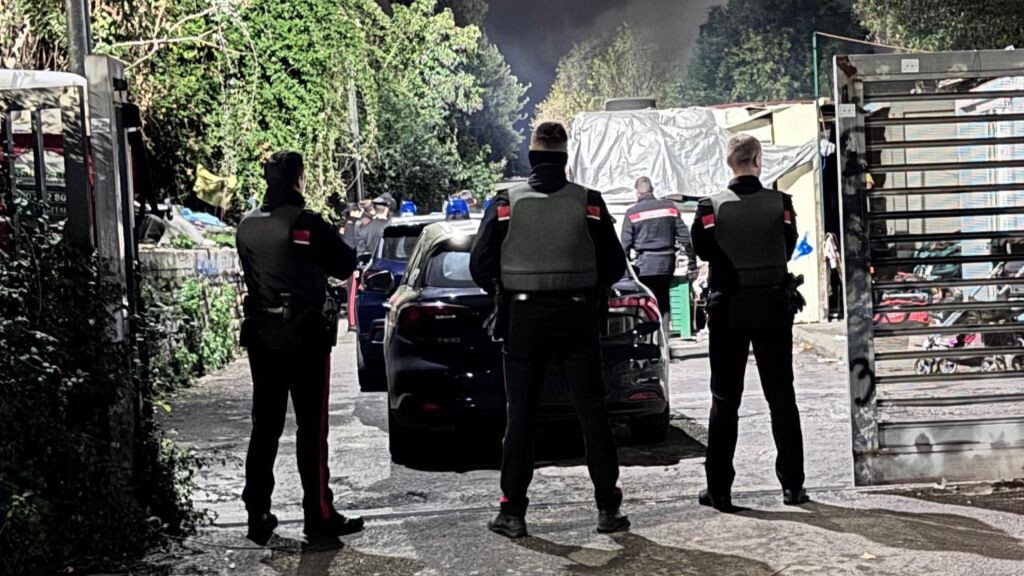 Furti e rapine a Roma, blitz dei carabinieri nel campo nomadi di via dei Gordiani