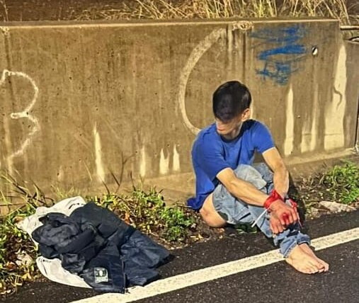 Fugge dal campo nomadi legato e seminudo: "Volevano uccidermi"