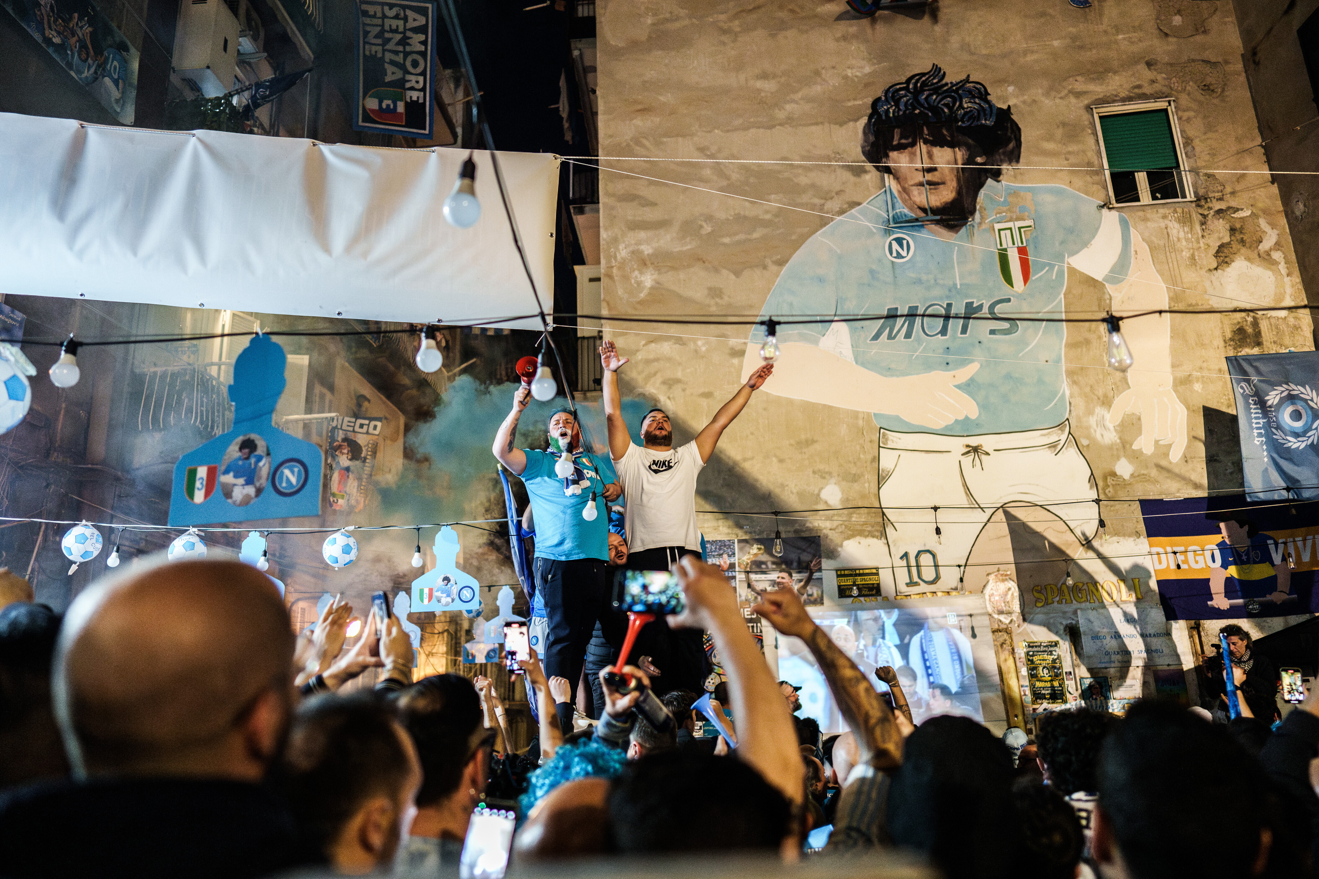 I commercianti contro il Comune di Napoli, e il murale di Maradona 'chiude'