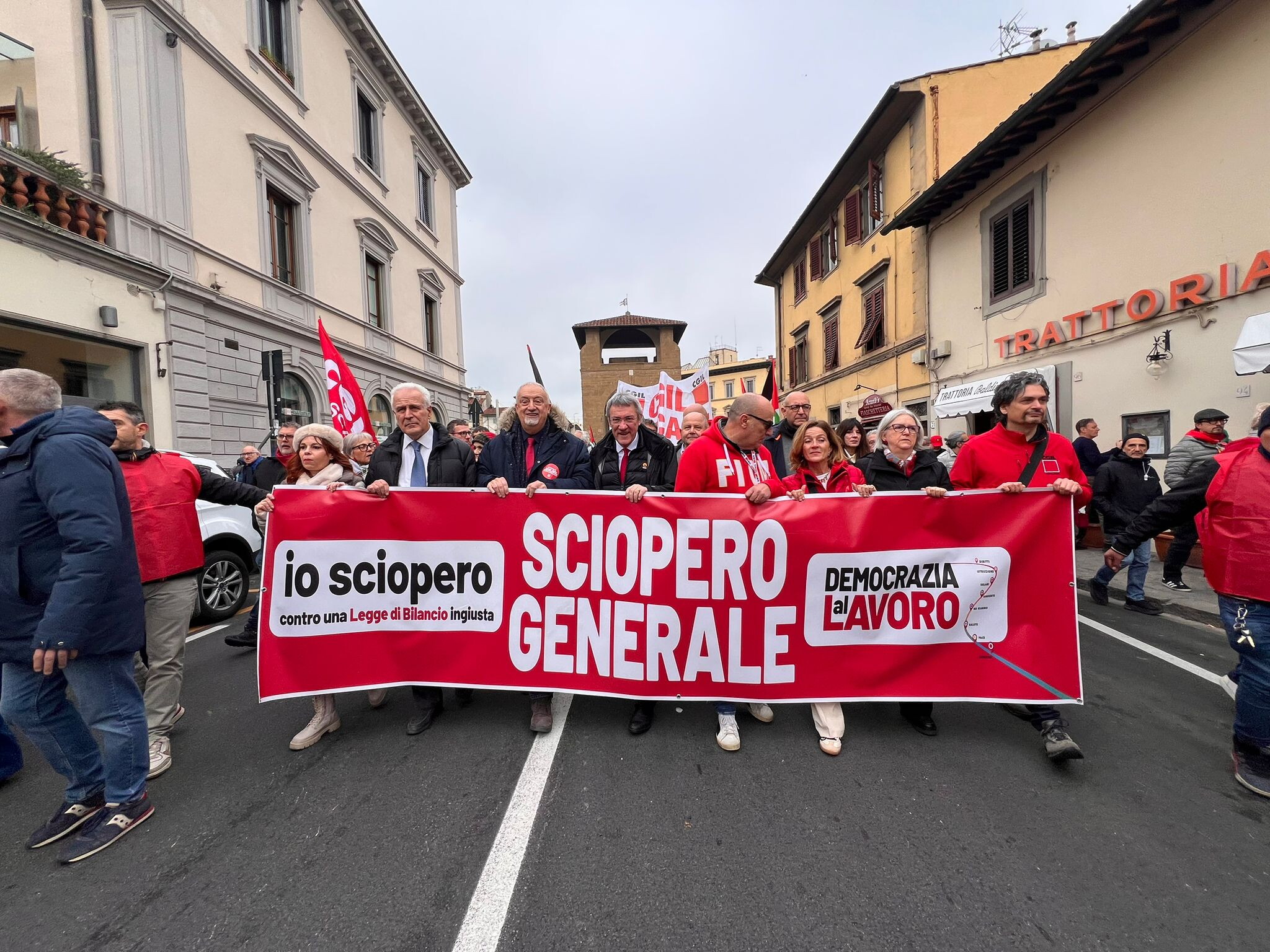 Sciopero generale, Cgil: "mezzo milione di persone in piazza. Adesione al 68%"