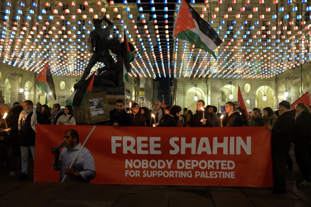 L'imam di Torino torna libero, Meloni "i giudici annullano le misure per la sicurezza". M5...