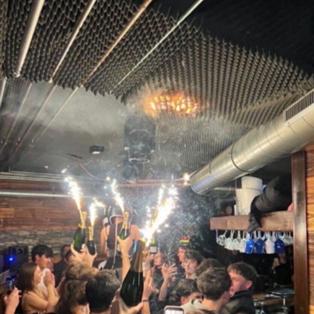 The luminous fountains, the fire and the flashover: the causes of the massacre in Crans-Montana