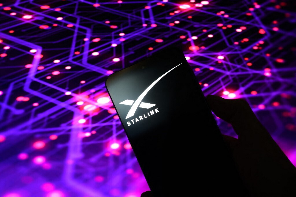 Starlink a rischio, SpaceX abbassa l'orbita della flotta