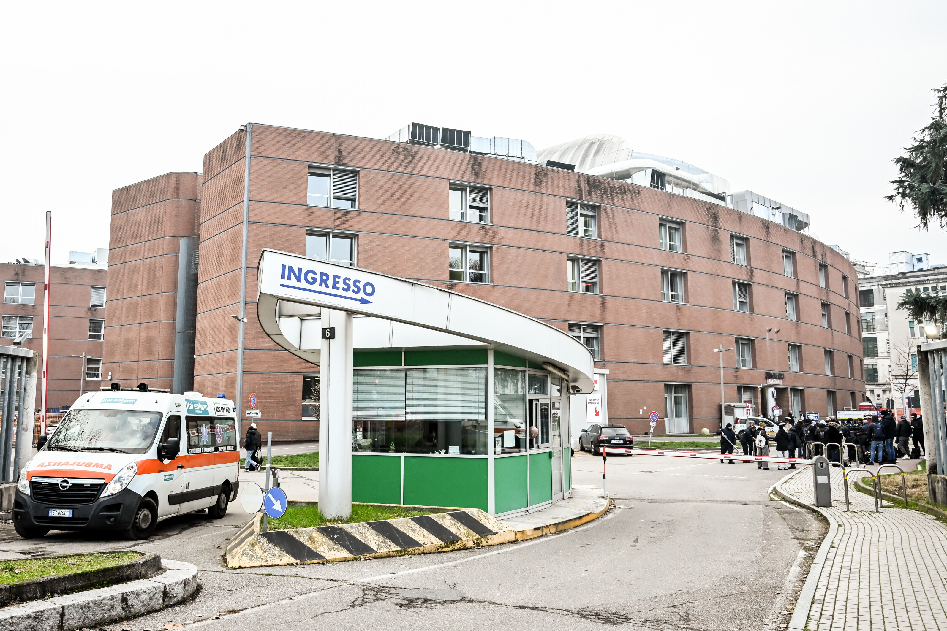 Neonato abbandonato in una busta a Cinisello Balsamo: trovato da una passante