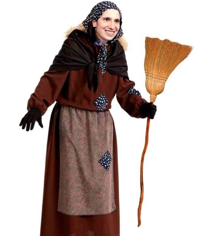 Schlein vestita da Befana su Fb, è bufera sul sindaco di Trieste