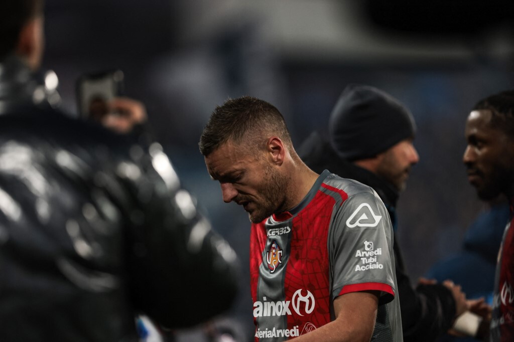 Cremonese spreca il doppio vantaggio: Cagliari in rimonta per il 2-2