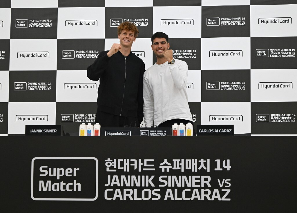 Alcaraz batte Sinner 7-5; 7-6 nel match-show di Seul
