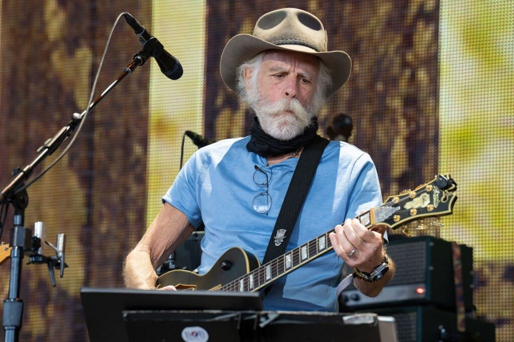 Addio a Bob Weir, il chitarrista dei Grateful Dead