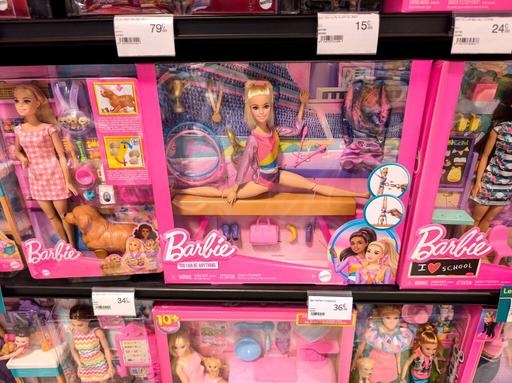 Mattel lancia la prima Barbie autistica