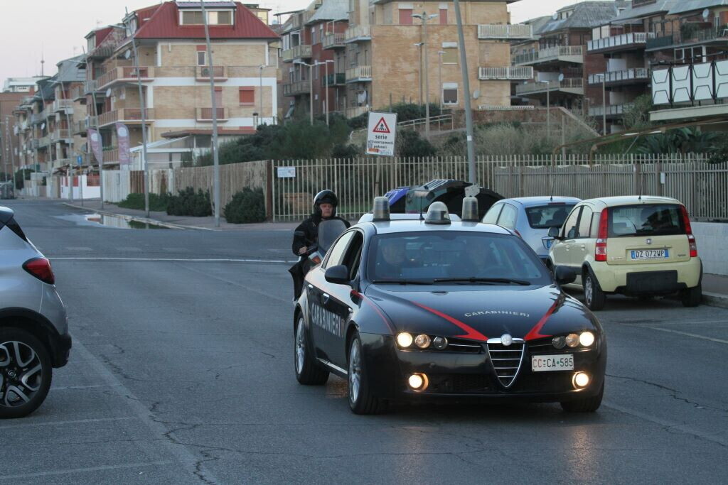 Furto in una villa nel Varesotto, il proprietario accoltella il ladro che poi muore in ospedale