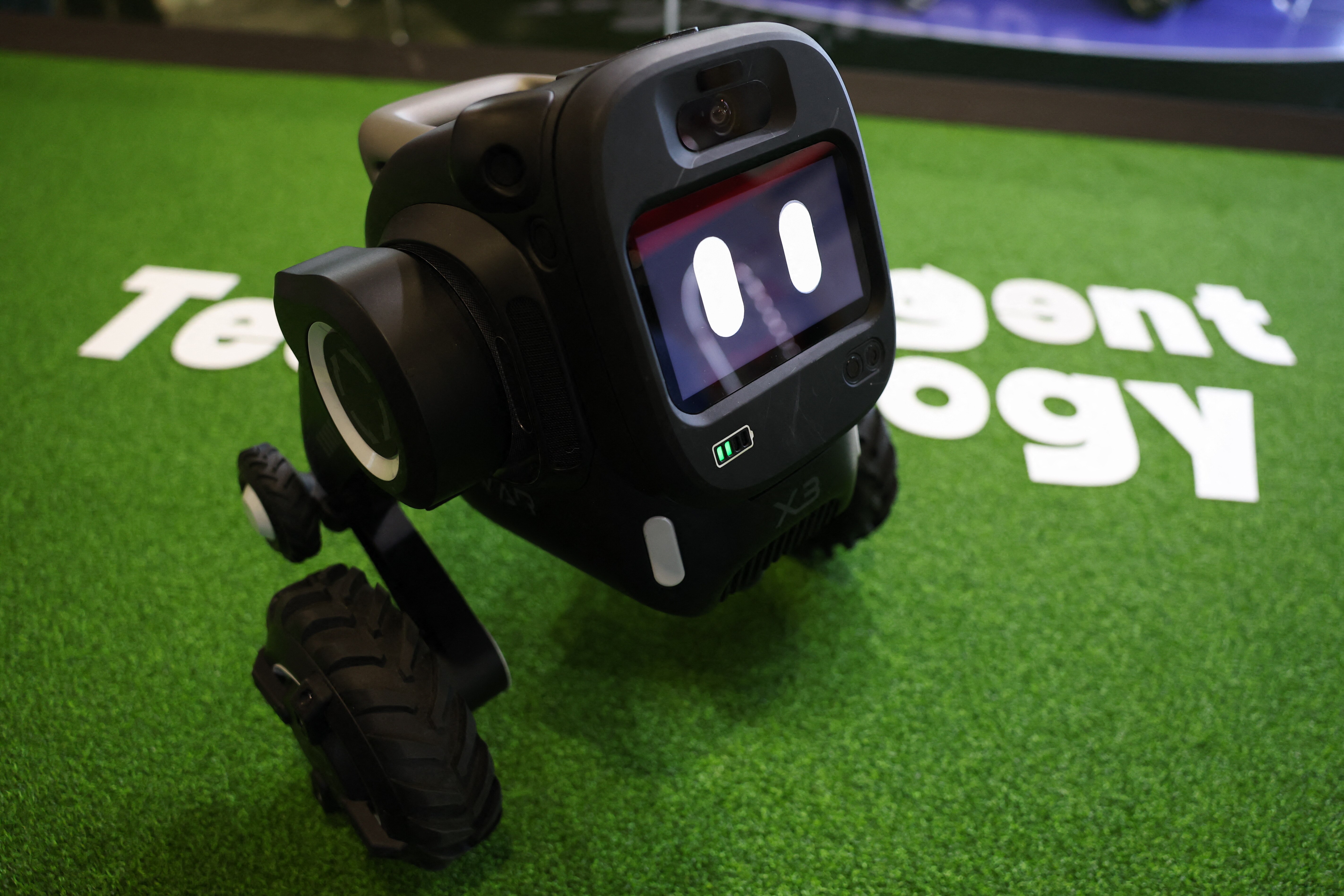 Robot da compagnia e schermi trasformisti: le stranezze del CES 2026