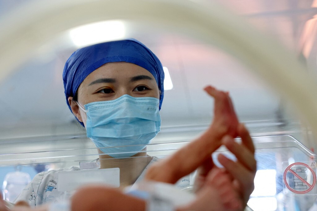 In Cina toccato il minimo storico delle nascite