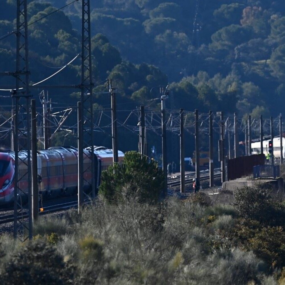 In Spain two more trains derail, a train driver dead and at least 15 injured near Barcelona