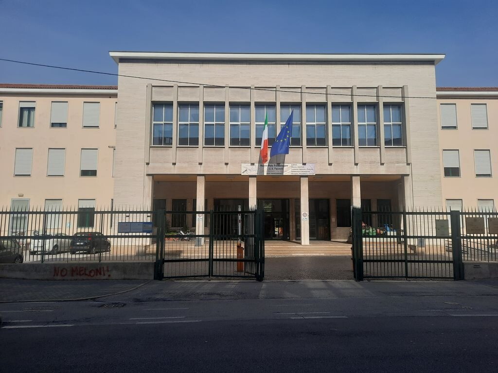 Studente 14enne suicida per bullismo, sospesa la preside