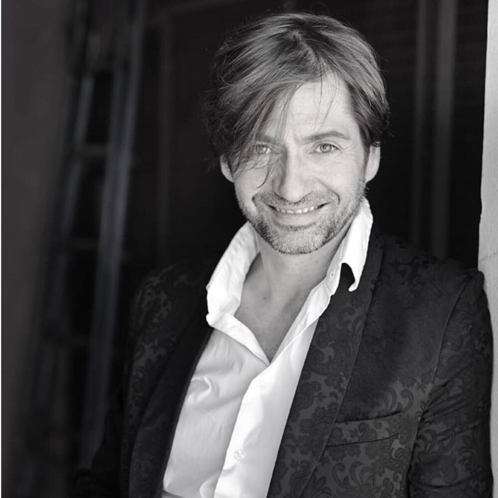 "Rome, foreigners and the dog I love"Apolloni talks about his latest series