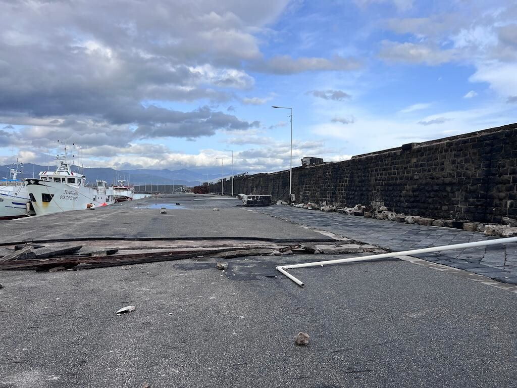 Il ciclone Harry devasta il porto dell'Etna