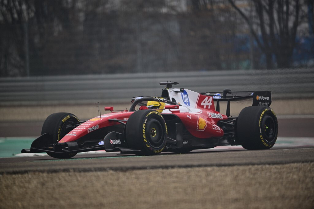 Lewis Hamilton debutta sulla Ferrari SF-26: test a Fiorano