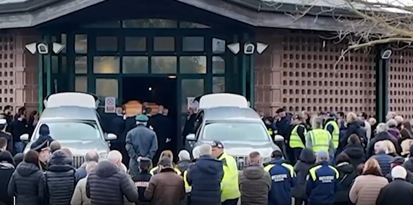 Folla silenziosa ad Anguillara per i funerali dei genitori di Carlomagno [VIDEO]
