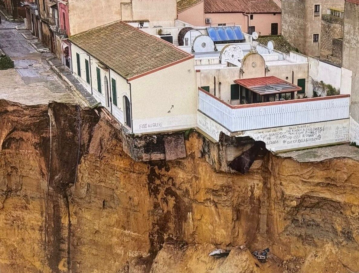 Niscemi, scrittori in campo per salvare la biblioteca sul baratro