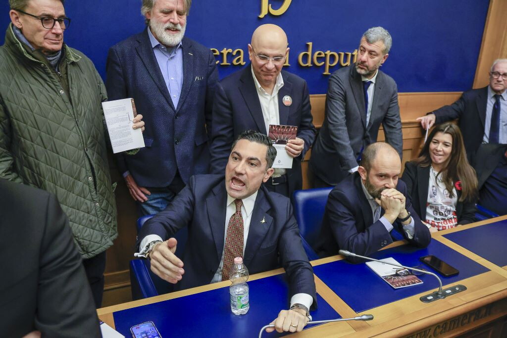 Remigrazione, la Camera apre un’istruttoria dopo la protesta dei deputati di opposizione