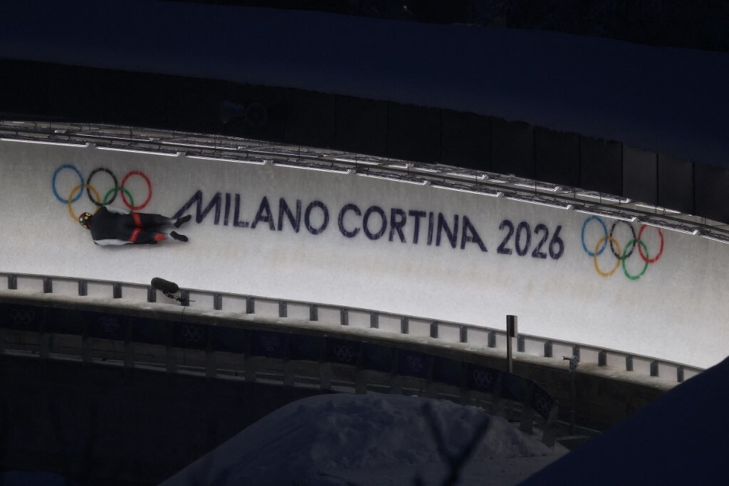 Milano Cortina: adrenalinico skeleton, A faccia in giù in un budello ghiacciato