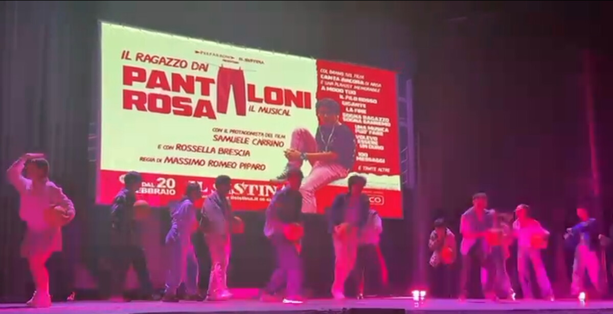 Al Sistina di scena il musical con "Il ragazzo dai pantaloni rosa"