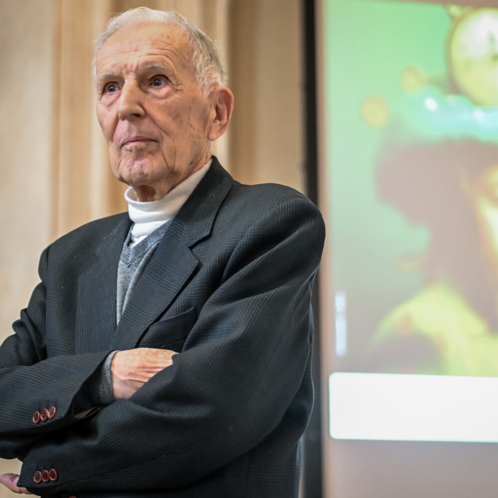 Garattini: "Volevo fare il prete. Ecco come coniugo scienza e fede"