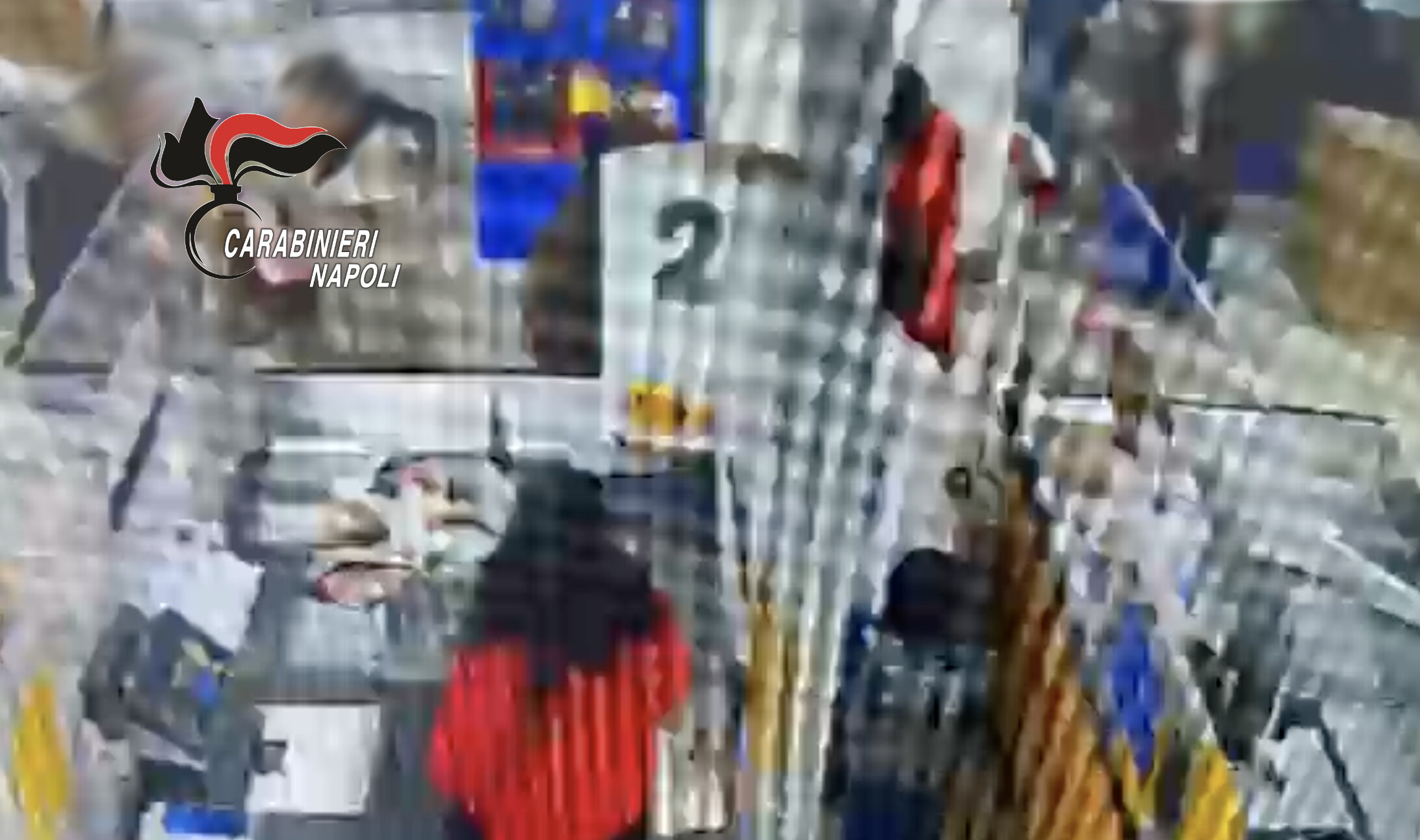 Tenta di rapire un bambino al supermercato di Caivano: "Dammelo, non è tuo figlio"