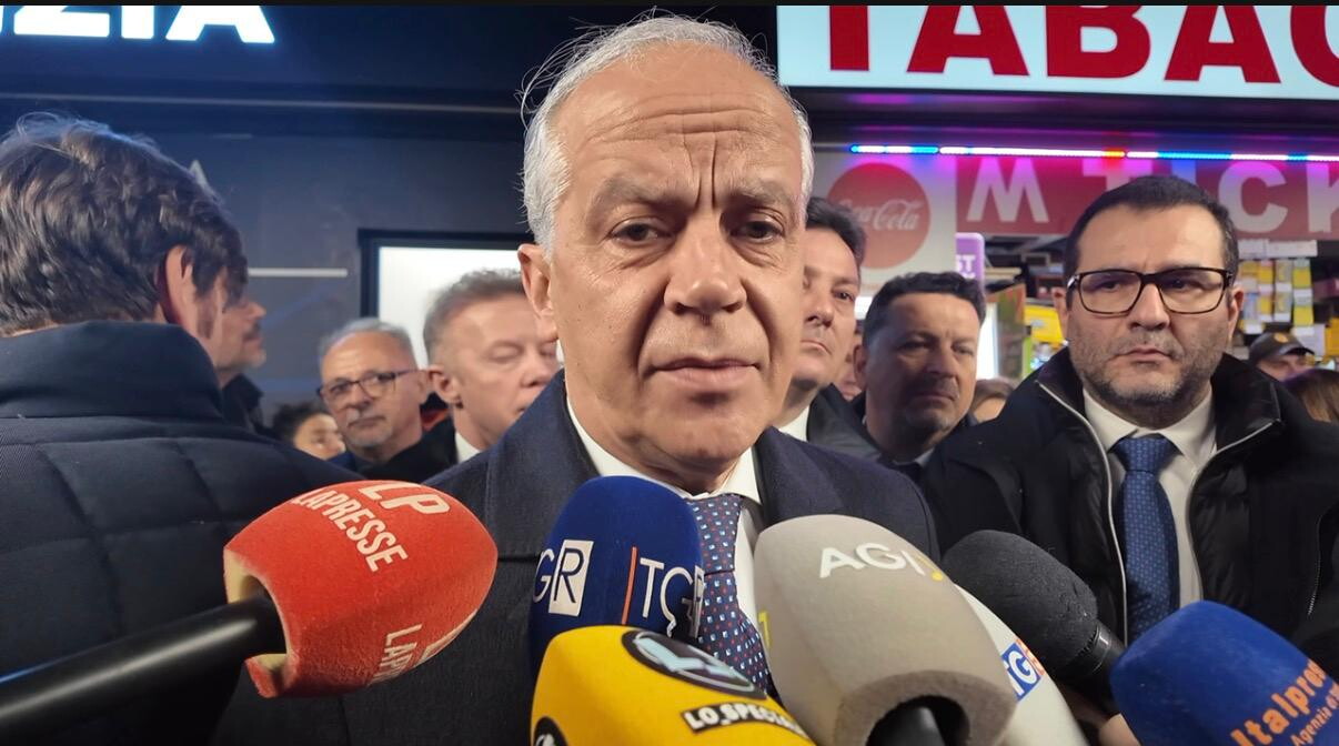 Piantedosi inaugura il nuovo posto di Polizia a Termini