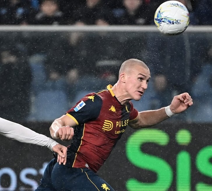 Il Genoa batte 3-0 il Torino nello scontro salvezza