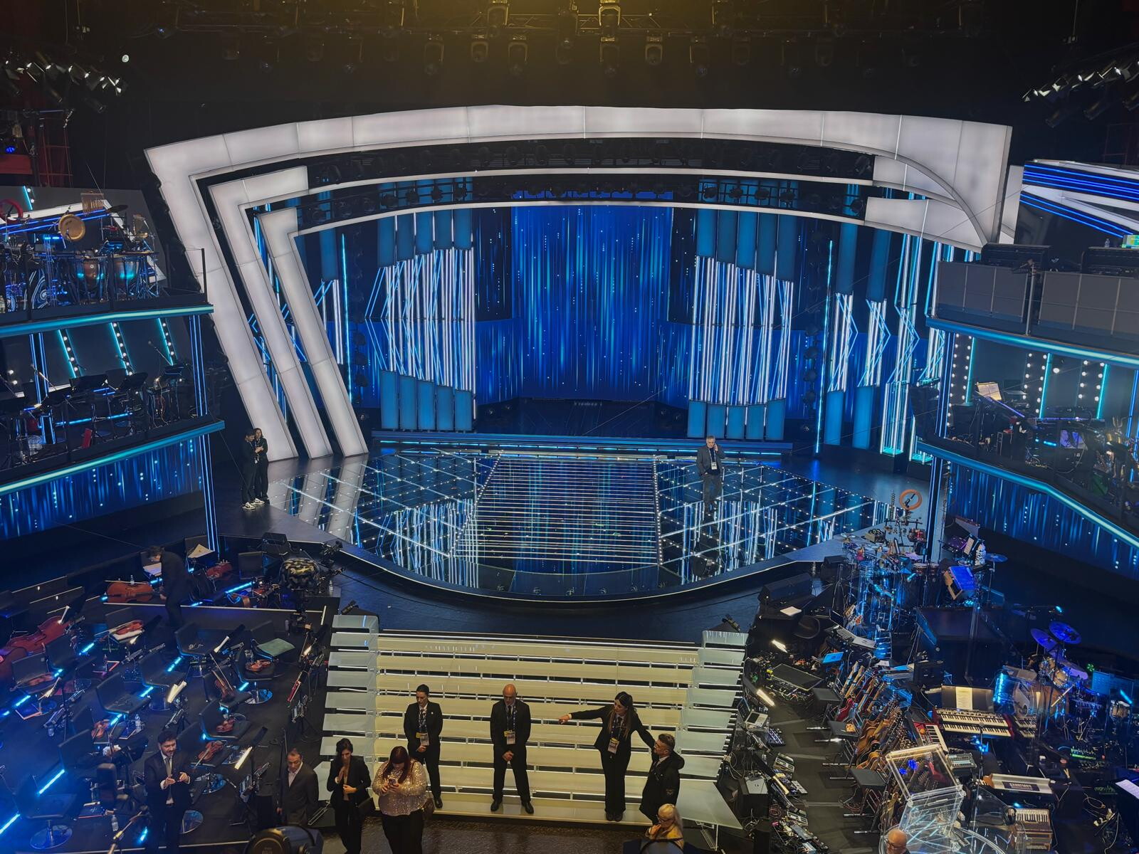 Cinque ore di show, Ferro super ospite. La diretta di Sanremo