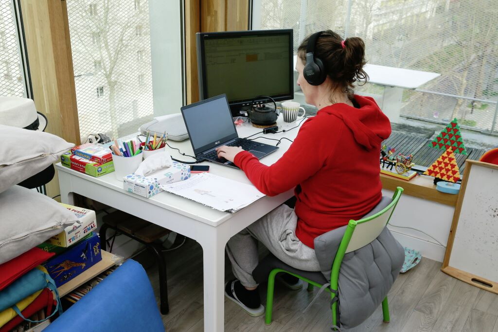 Cade dalla sedia in smart working, riconosciuto l'infortunio sul lavoro