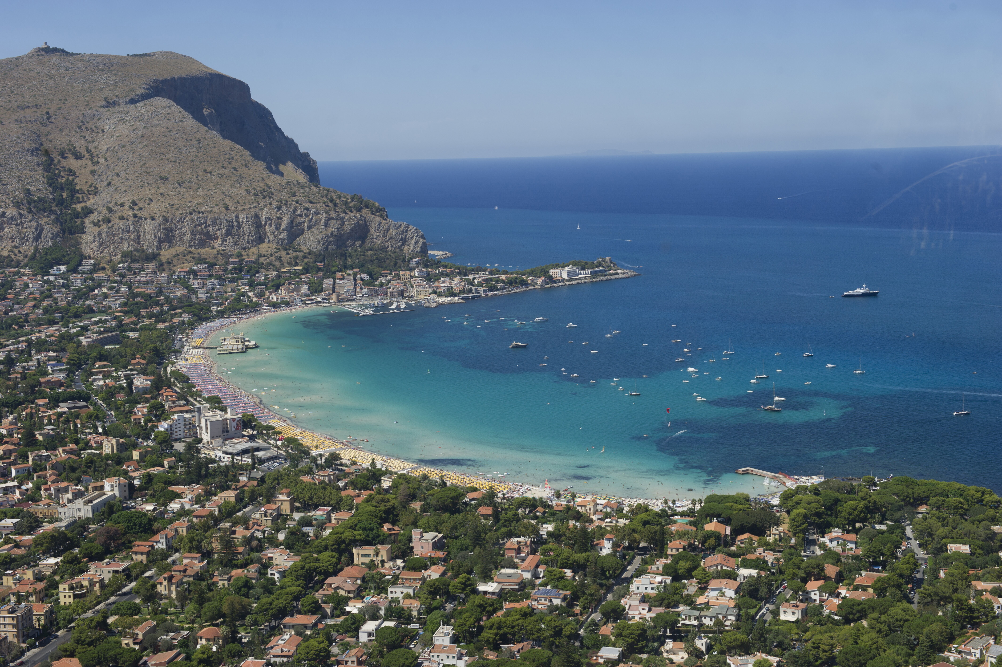 "Gravi violazioni e inadempienze". Revocata la concessione della spiaggia di Mondello