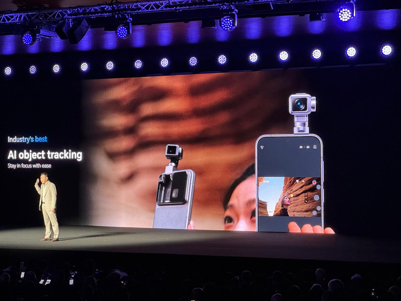 Lo smartphone che diventa robot e segue l’utente