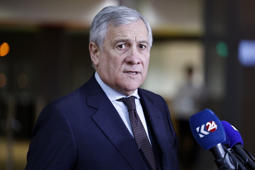 Tajani: "Premiamo l'eroe che ha bloccato l'assalitore"