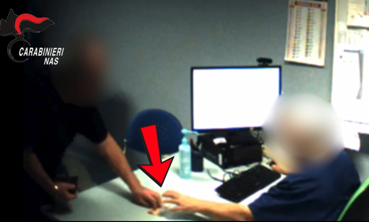 Visite intramoenia in contanti e non registrate: arrestato medico a Reggio Emilia