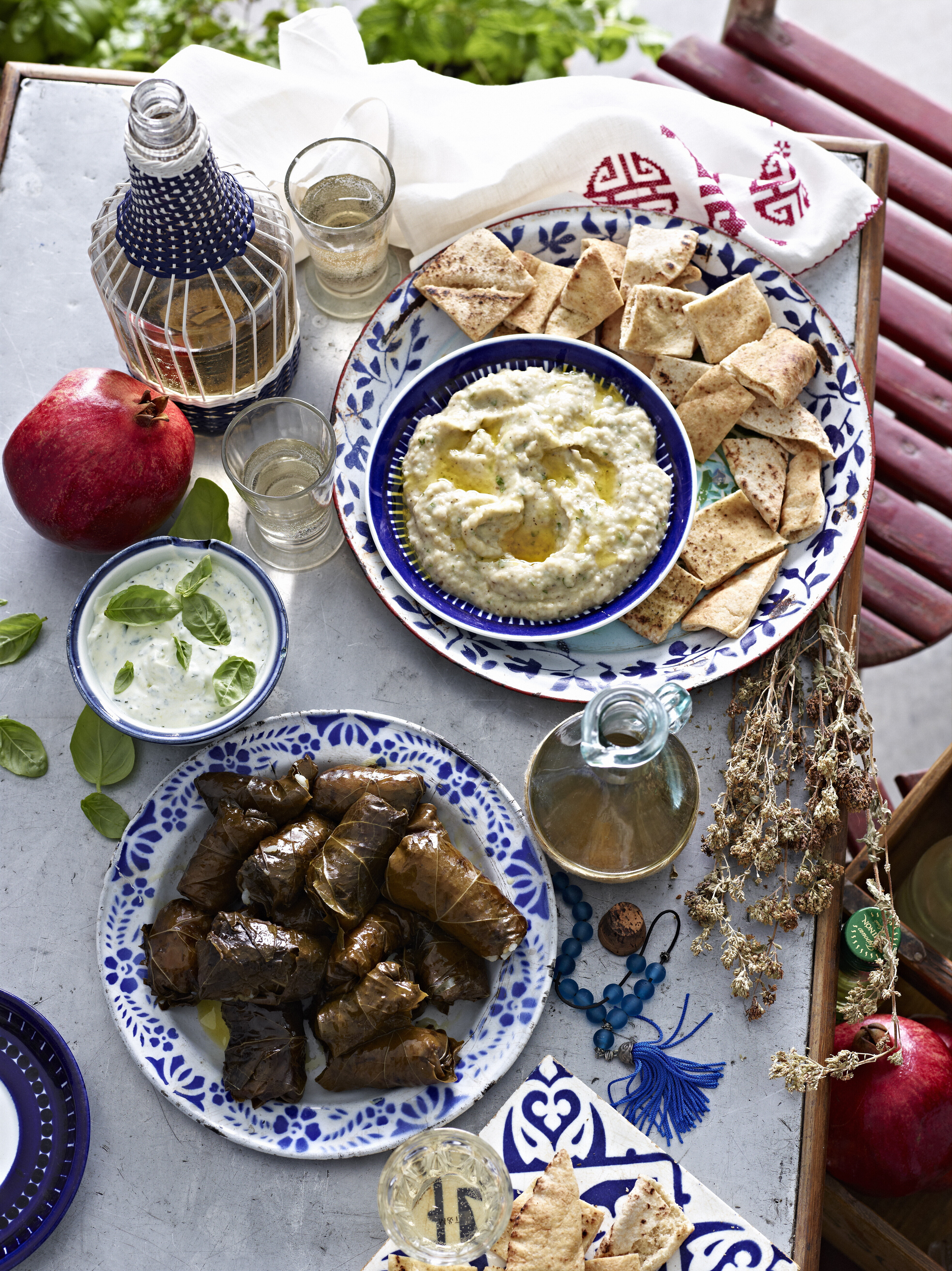 Perché a tavola si scatena l'abbuffata