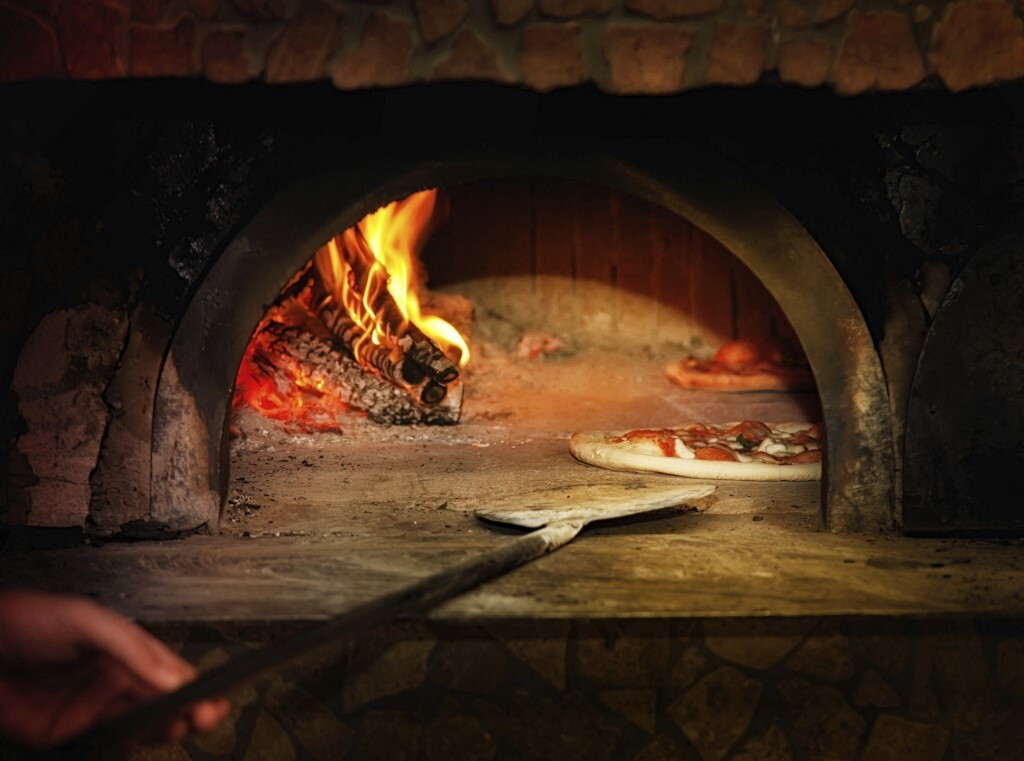 Anche la pizza e il pane, inquinano. Se cotti in forno a legna