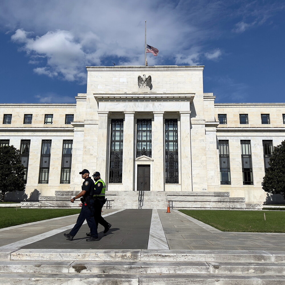Central banks fight against prices, and remain stagnant