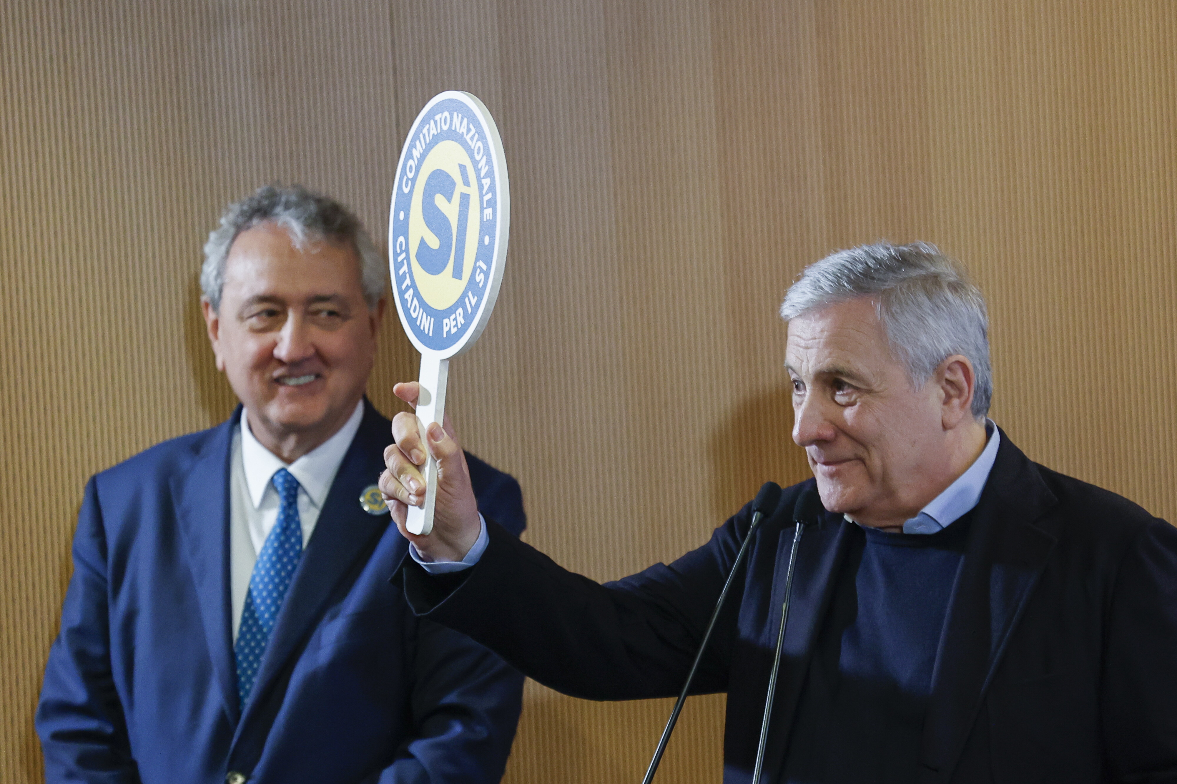 Referendum, treni e gazebo per il Sì. Il Centrodestra serra le fila