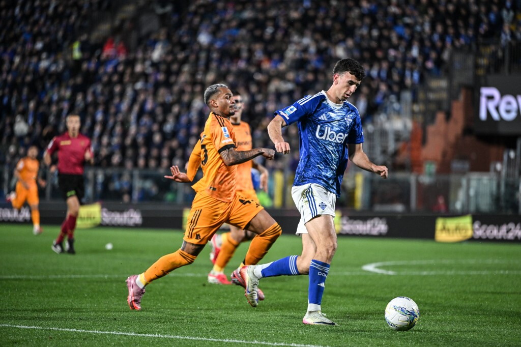 Il Como piega 2-1 la Roma ed è quarto in classifica