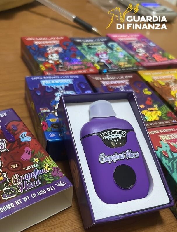 Sequestrati 'svapo' alla cannabis con Thc pari a 15 spinelli