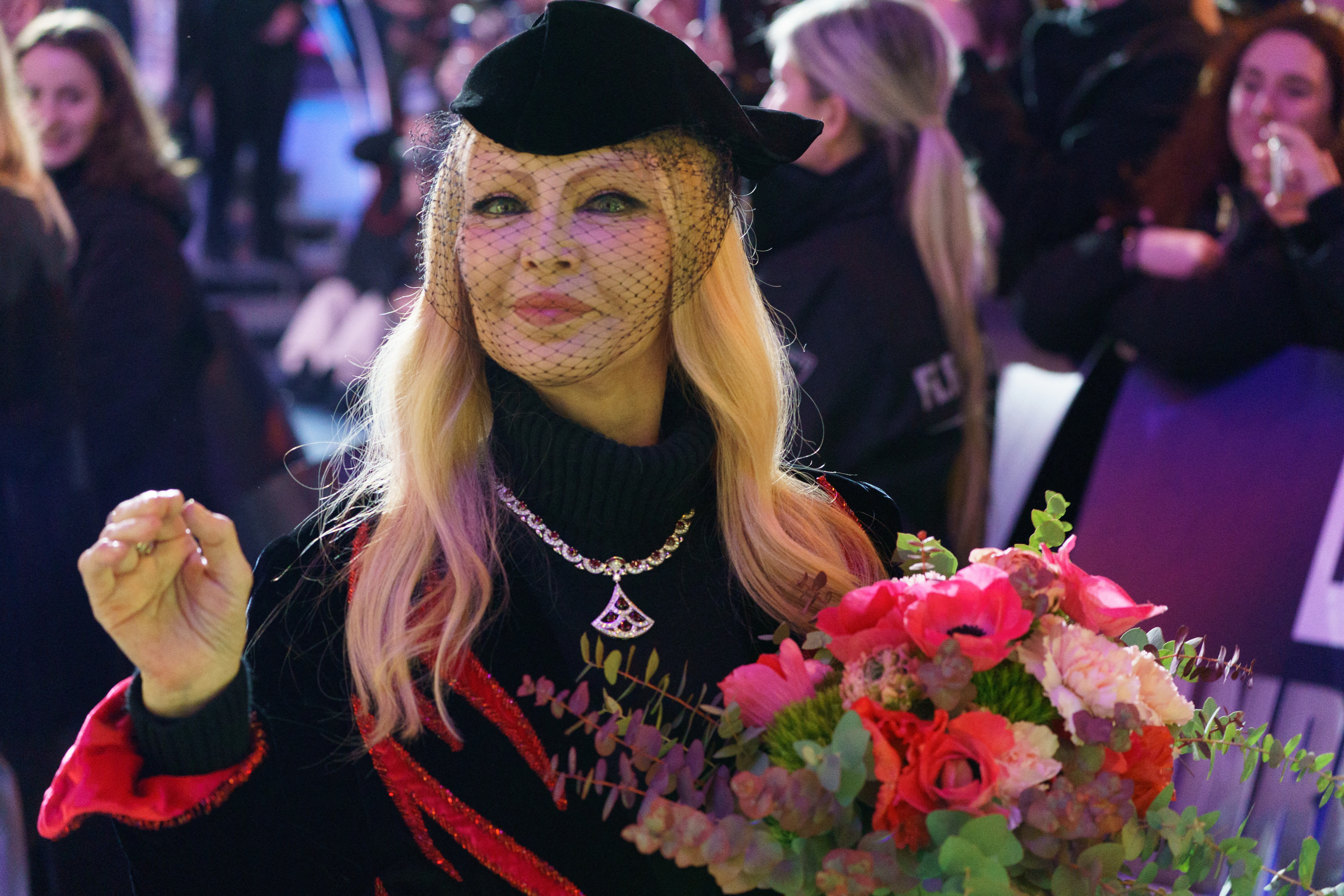 Moda: a Milano 'The Queen's hat', quando il cappello è arte