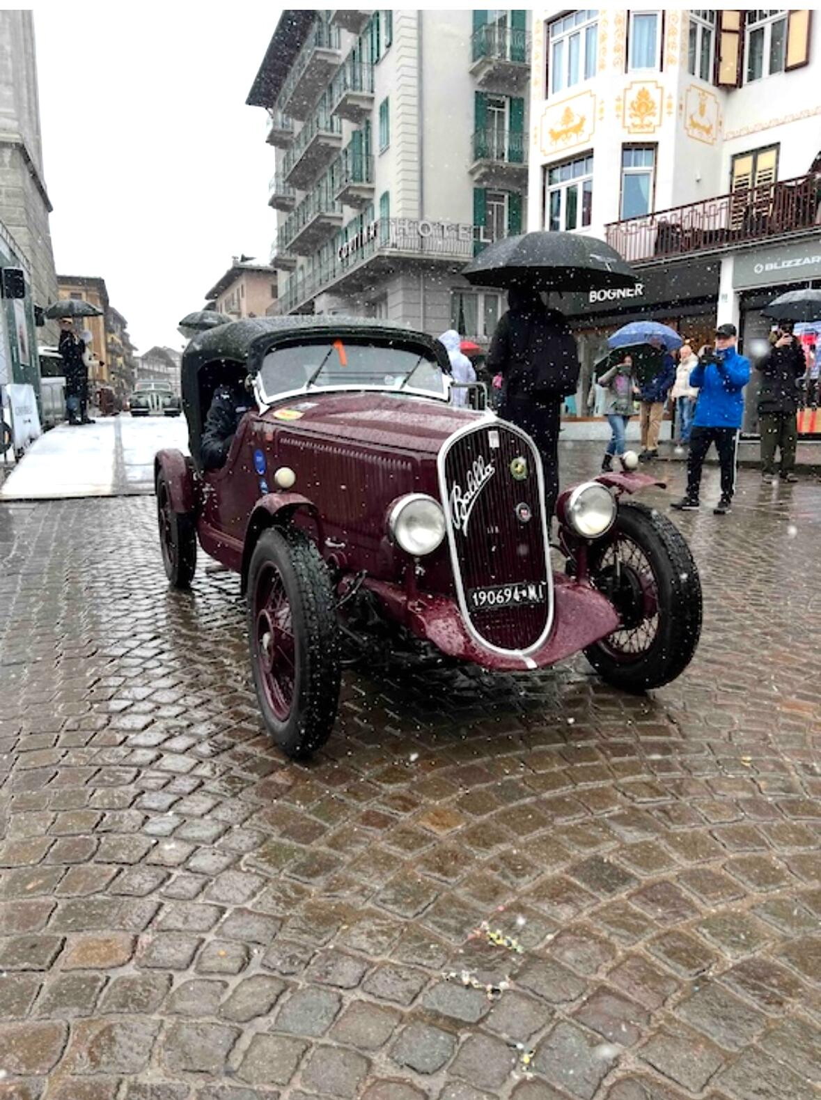 Torna la WinteRace Cortina: 70 auto storiche sfrecciano per le Dolomiti