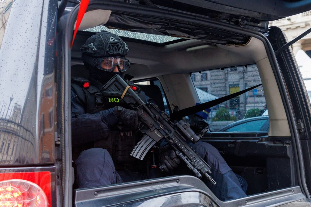 Blitz della polizia sventa assalto a furgone portavalori nel modenese, 14 arresti